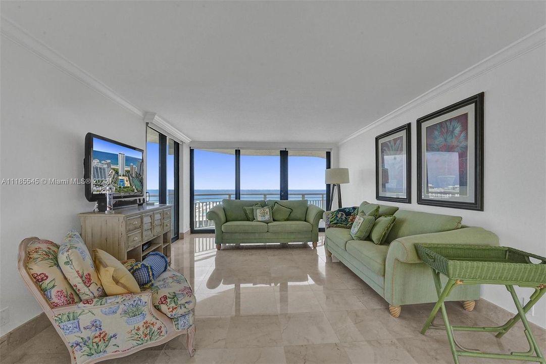 Recently Sold: $1,033,000 (2 beds, 2 baths, 1491 Square Feet)