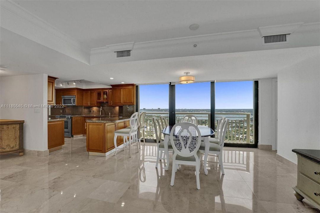 Recently Sold: $1,033,000 (2 beds, 2 baths, 1491 Square Feet)