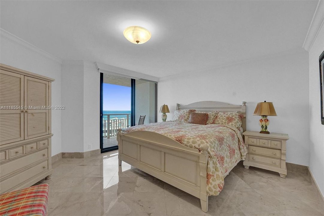 Recently Sold: $1,033,000 (2 beds, 2 baths, 1491 Square Feet)