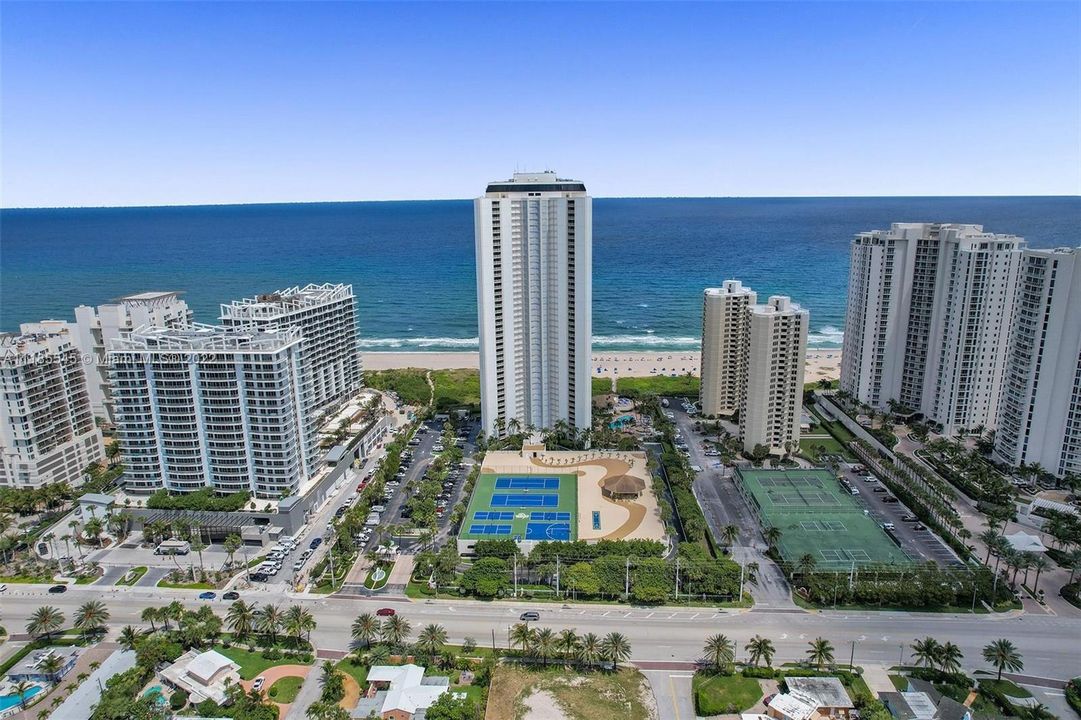 Recently Sold: $1,033,000 (2 beds, 2 baths, 1491 Square Feet)