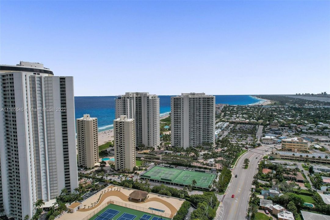 Recently Sold: $1,033,000 (2 beds, 2 baths, 1491 Square Feet)