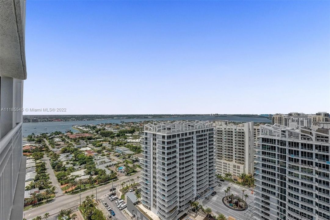 Recently Sold: $1,033,000 (2 beds, 2 baths, 1491 Square Feet)