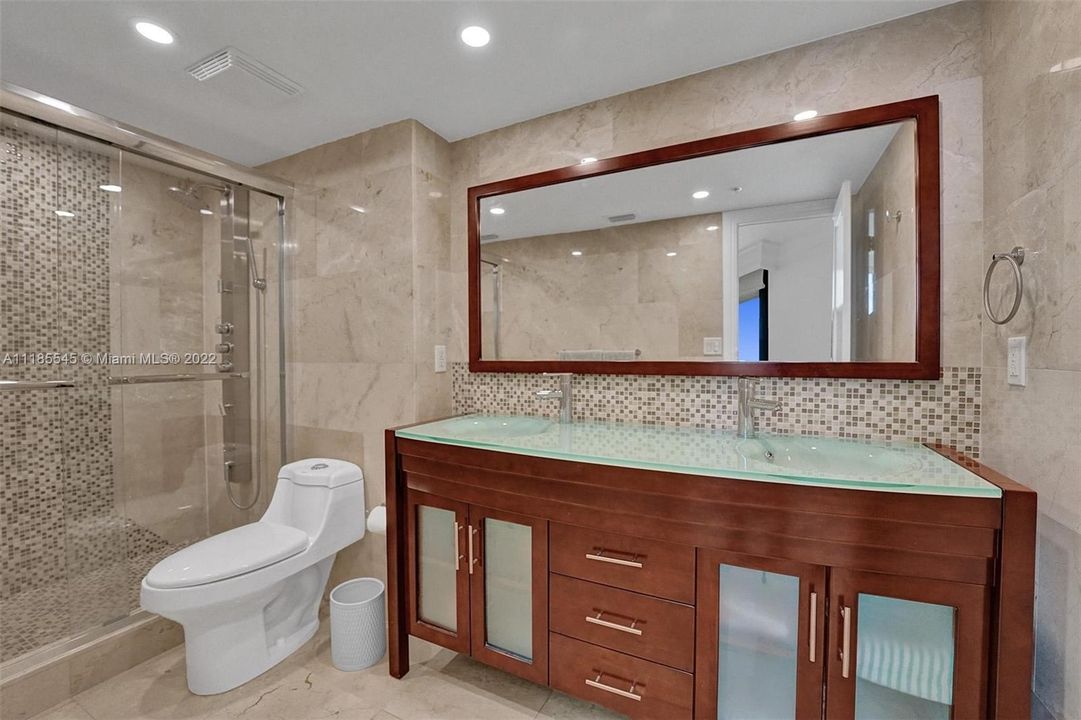 Recently Sold: $1,033,000 (2 beds, 2 baths, 1491 Square Feet)