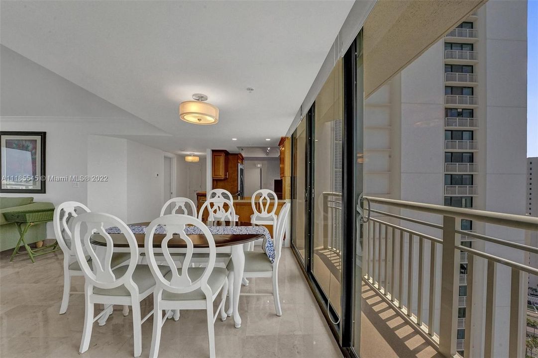 Recently Sold: $1,033,000 (2 beds, 2 baths, 1491 Square Feet)