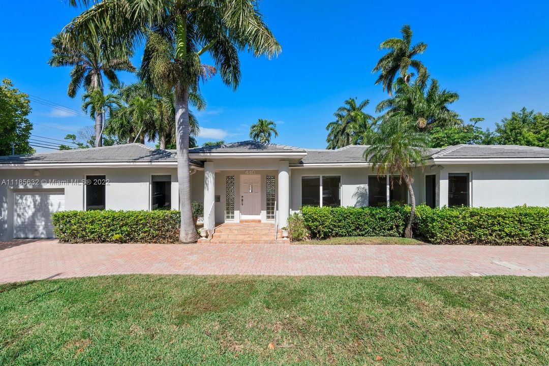 Recently Sold: $2,650,000 (3 beds, 3 baths, 2462 Square Feet)