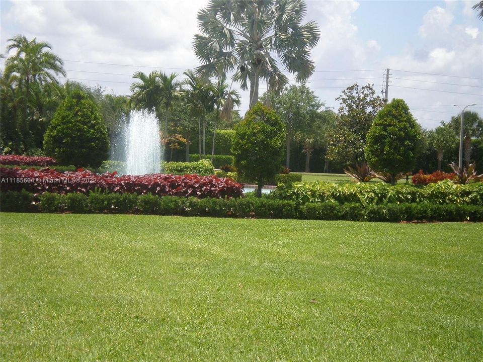 FOUNTAIN BY CLUBHOUSE