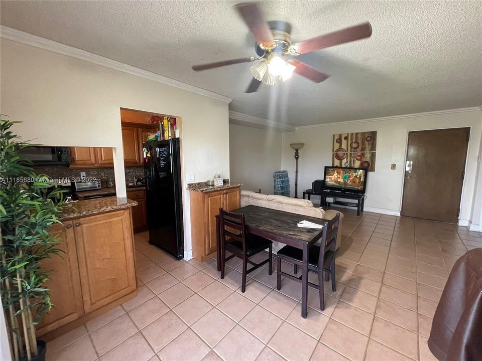 Recently Sold: $235,000 (1 beds, 1 baths, 804 Square Feet)
