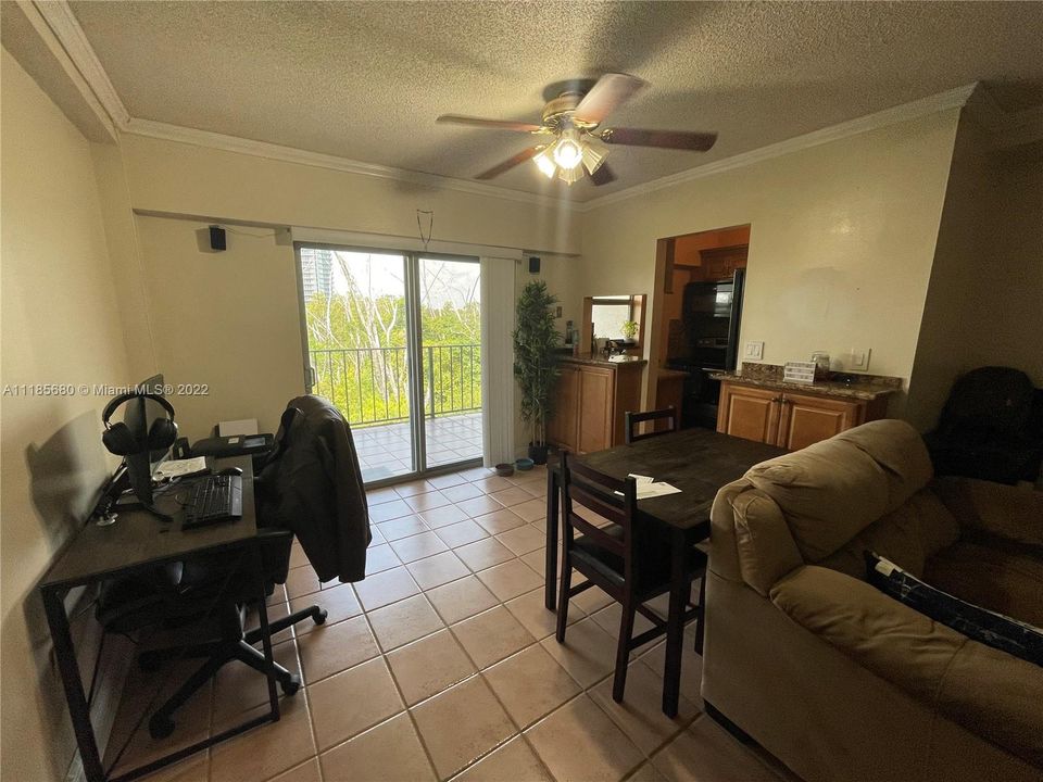 Recently Sold: $235,000 (1 beds, 1 baths, 804 Square Feet)