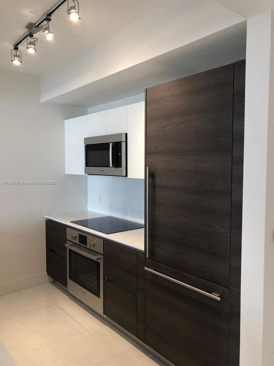 Recently Sold: $589,000 (1 beds, 1 baths, 706 Square Feet)