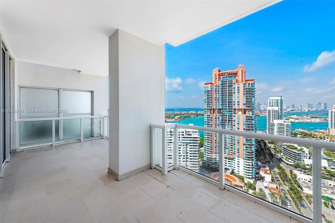 Recently Sold: $8,900,000 (3 beds, 3 baths, 2173 Square Feet)