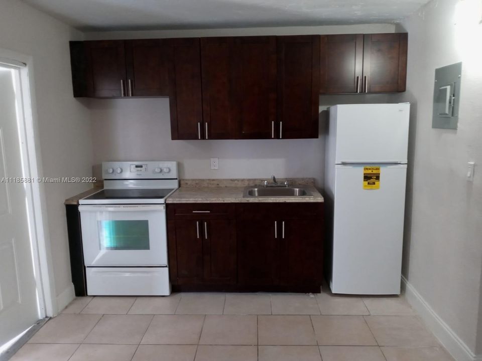 Recently Rented: $700 (1 beds, 1 baths, 670 Square Feet)