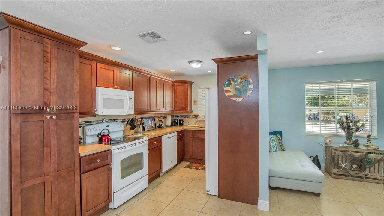 Recently Sold: $589,000 (2 beds, 2 baths, 968 Square Feet)