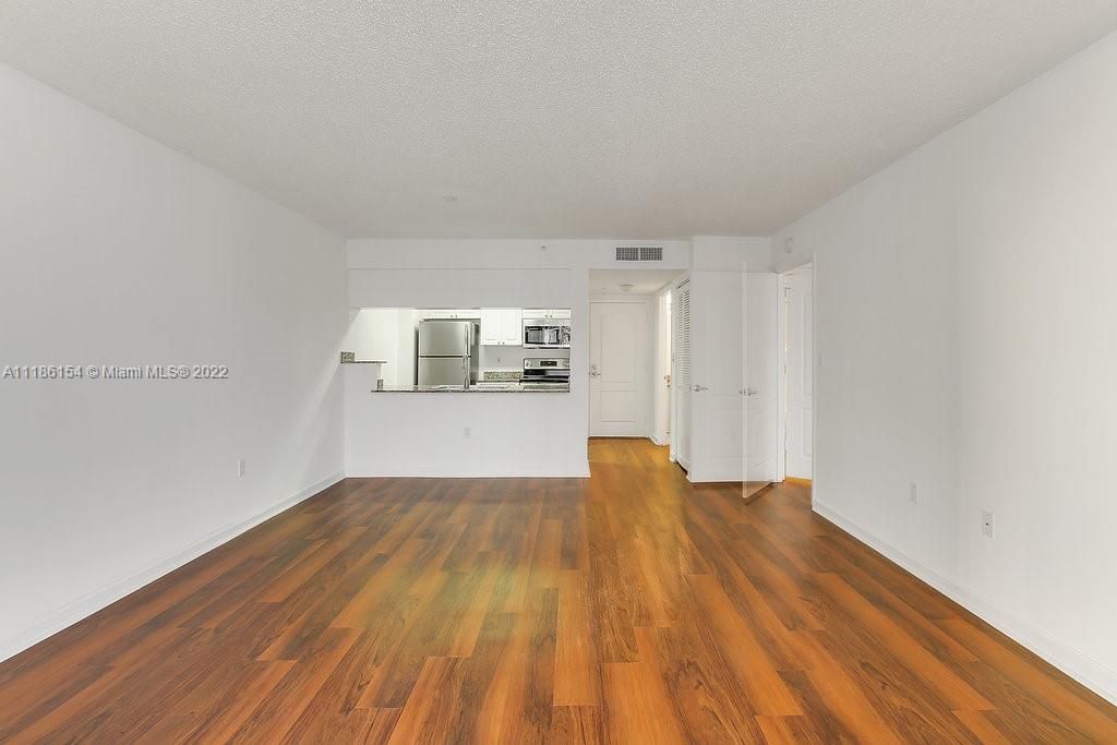 Recently Rented: $2,299 (1 beds, 1 baths, 842 Square Feet)
