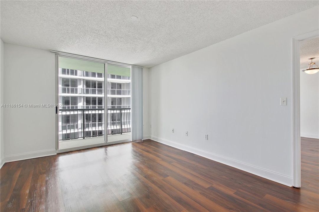 Recently Rented: $2,299 (1 beds, 1 baths, 842 Square Feet)