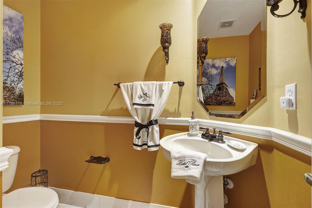 最近售出: $635,000 (3 贝兹, 2 浴室, 1889 平方英尺)
