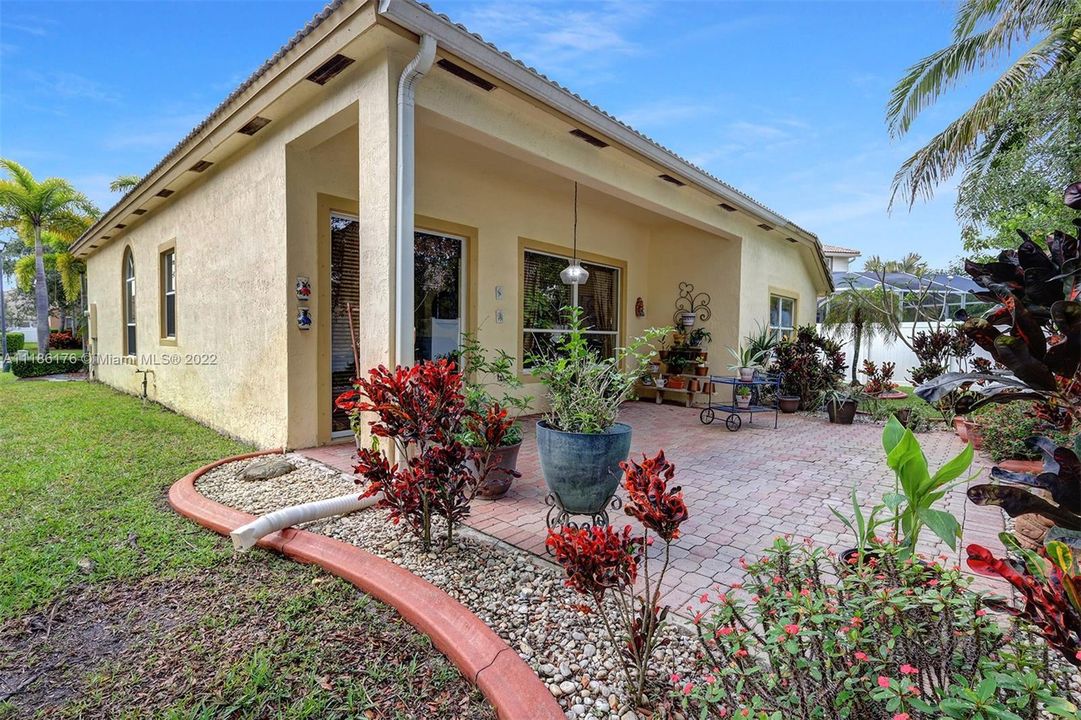 Recently Sold: $635,000 (3 beds, 2 baths, 1889 Square Feet)