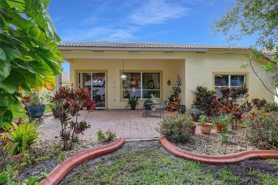 Recently Sold: $635,000 (3 beds, 2 baths, 1889 Square Feet)