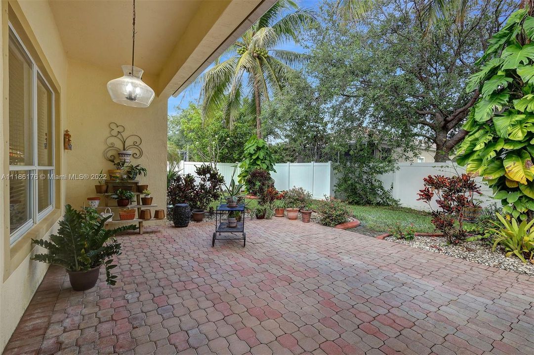 Recently Sold: $635,000 (3 beds, 2 baths, 1889 Square Feet)