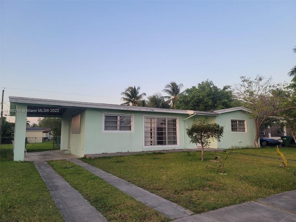 Recently Sold: $305,000 (3 beds, 2 baths, 1376 Square Feet)