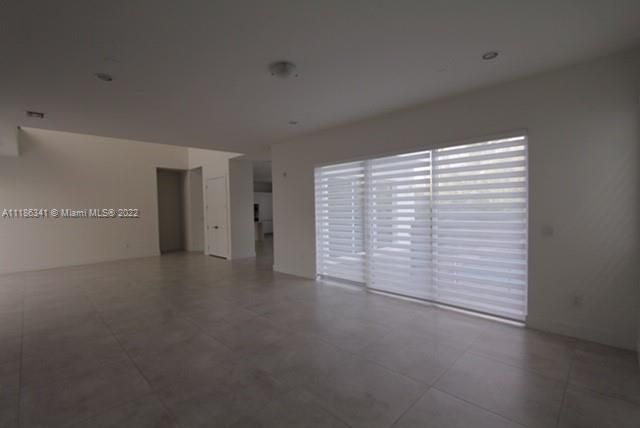 Recently Sold: $1,250,000 (5 beds, 5 baths, 3690 Square Feet)