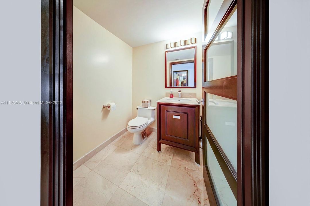 最近售出: $1,550,000 (2 贝兹, 2 浴室, 1680 平方英尺)
