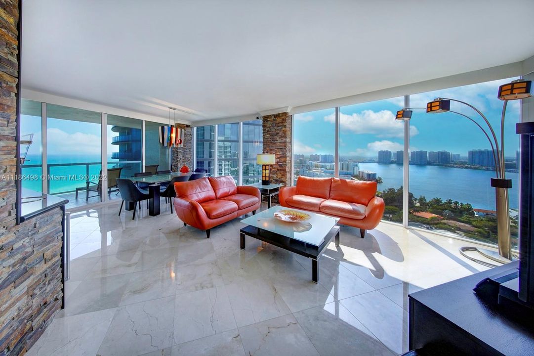 Recently Sold: $1,550,000 (2 beds, 2 baths, 1680 Square Feet)