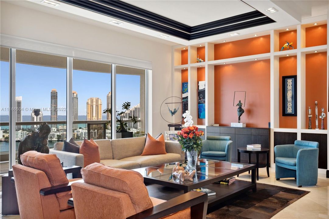 Recently Sold: $2,395,000 (3 beds, 3 baths, 2840 Square Feet)