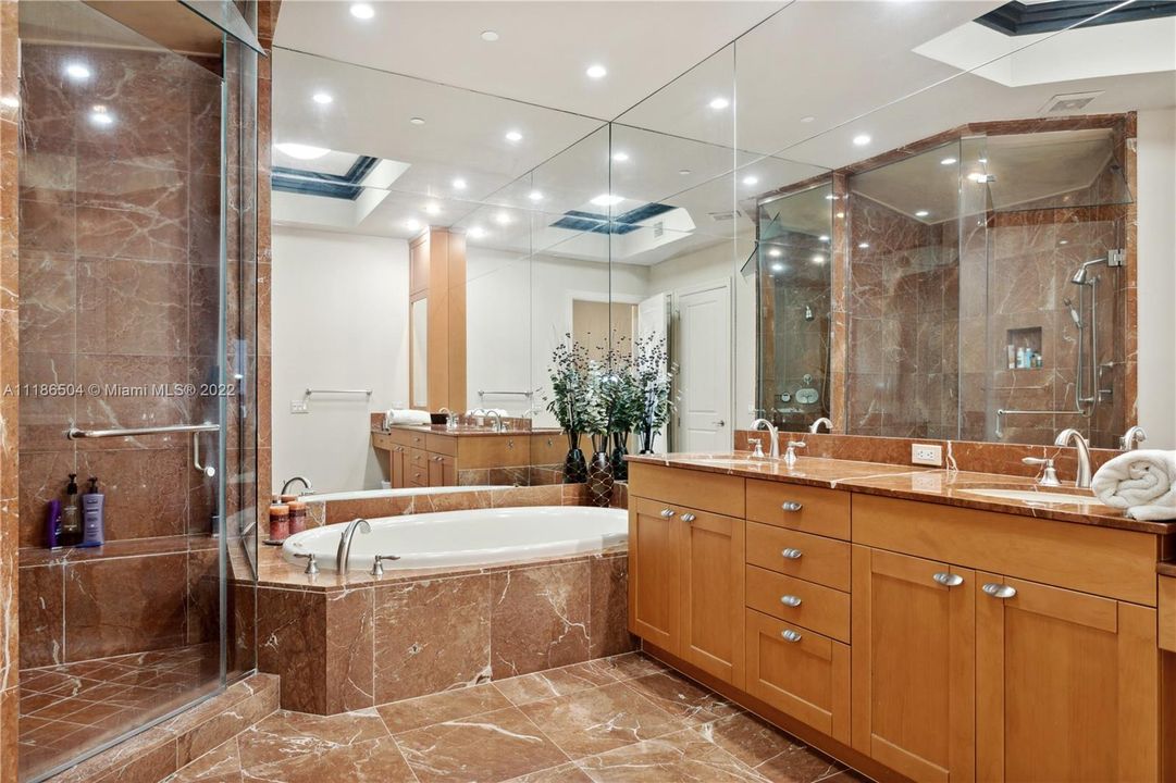 Недавно продано: $2,395,000 (3 спален, 3 ванн, 2840 Квадратных фут)