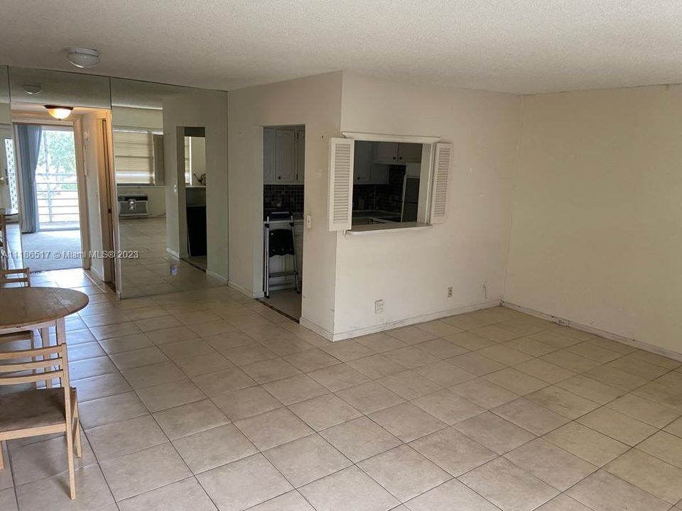 Recently Sold: $140,000 (1 beds, 1 baths, 715 Square Feet)