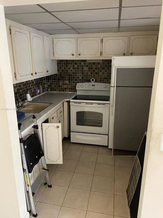 Recently Sold: $140,000 (1 beds, 1 baths, 715 Square Feet)