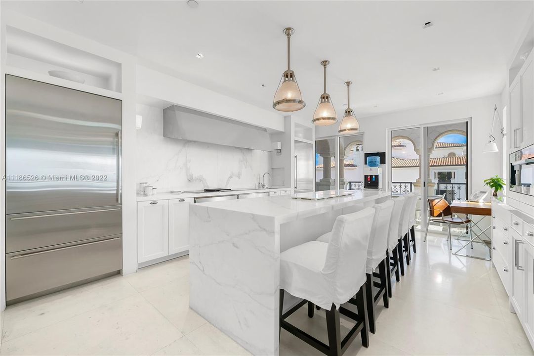 Recently Sold: $16,000,000 (5 beds, 6 baths, 6470 Square Feet)