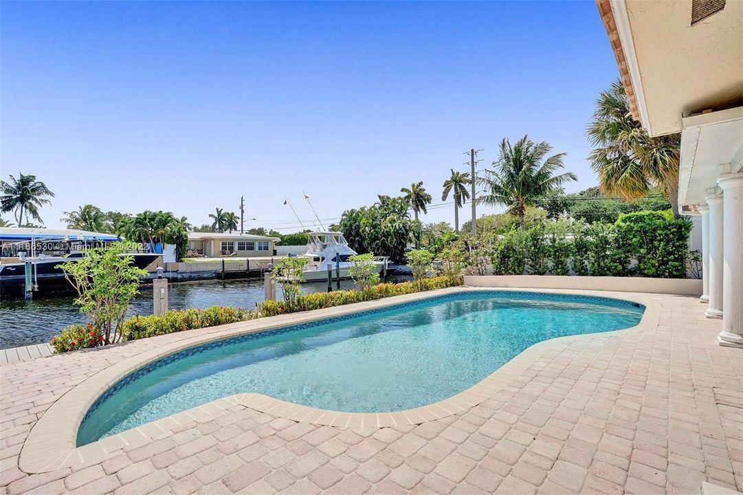 Recently Sold: $1,999,950 (3 beds, 2 baths, 1799 Square Feet)