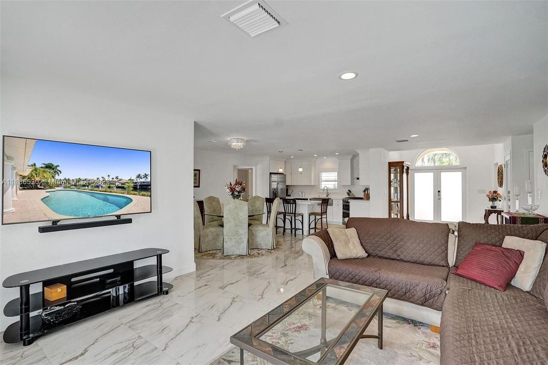Recently Sold: $1,999,950 (3 beds, 2 baths, 1799 Square Feet)
