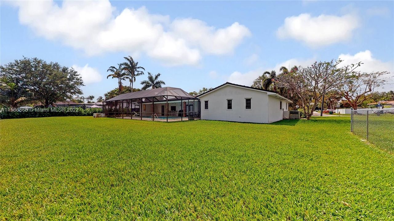 Recently Sold: $950,000 (4 beds, 2 baths, 2384 Square Feet)