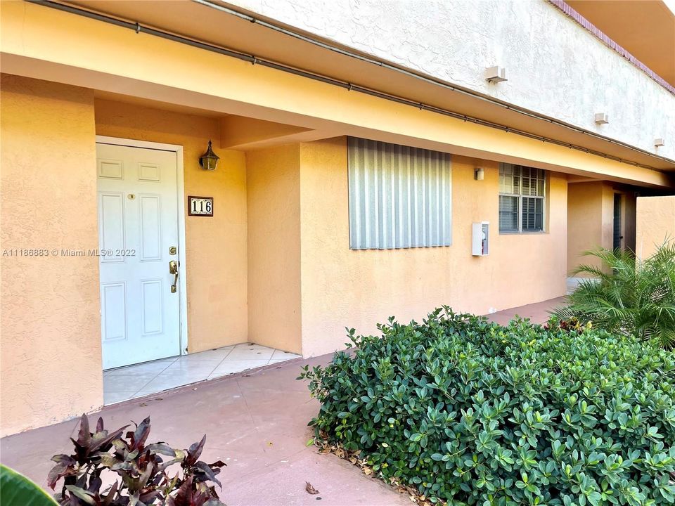 Recently Sold: $190,000 (2 beds, 2 baths, 984 Square Feet)