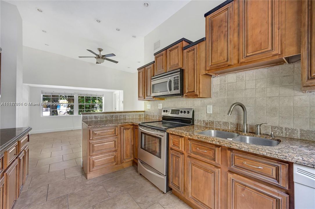 Recently Sold: $1,250,000 (0.24 acres)