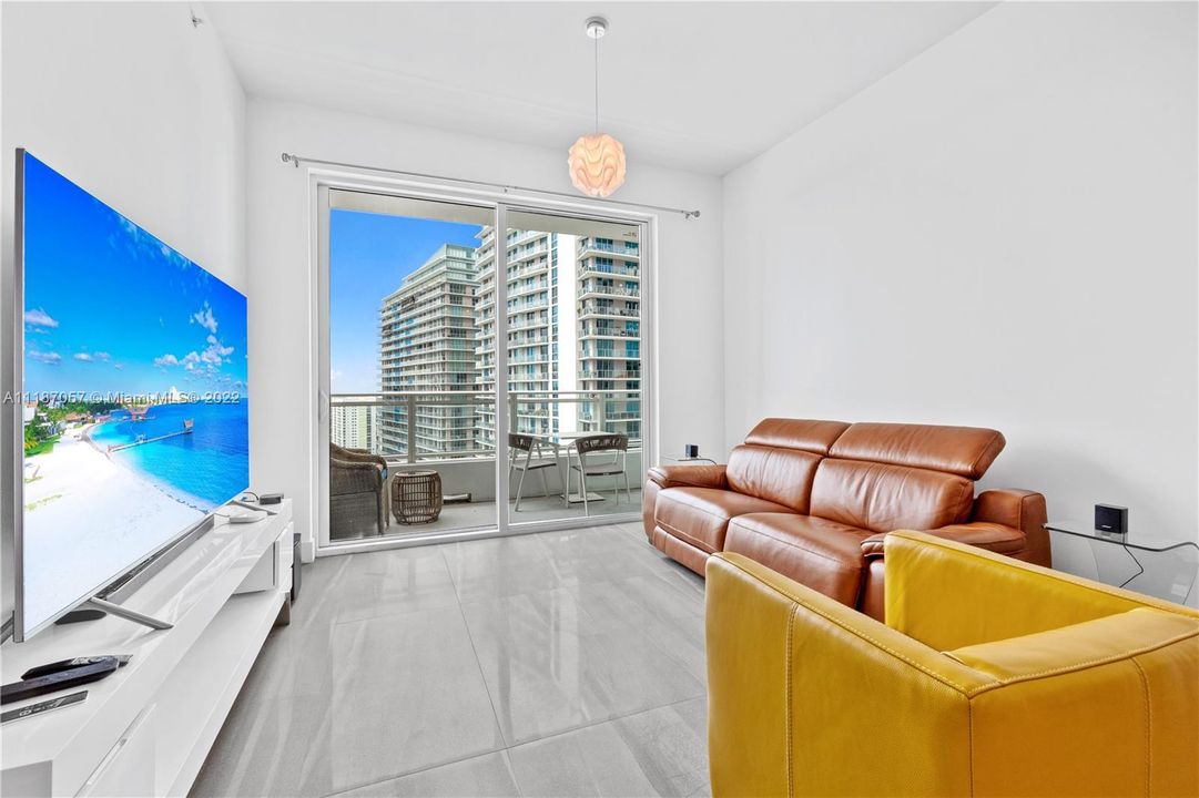 Recently Sold: $548,900 (1 beds, 1 baths, 748 Square Feet)