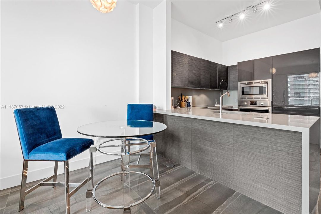 Recently Sold: $548,900 (1 beds, 1 baths, 748 Square Feet)