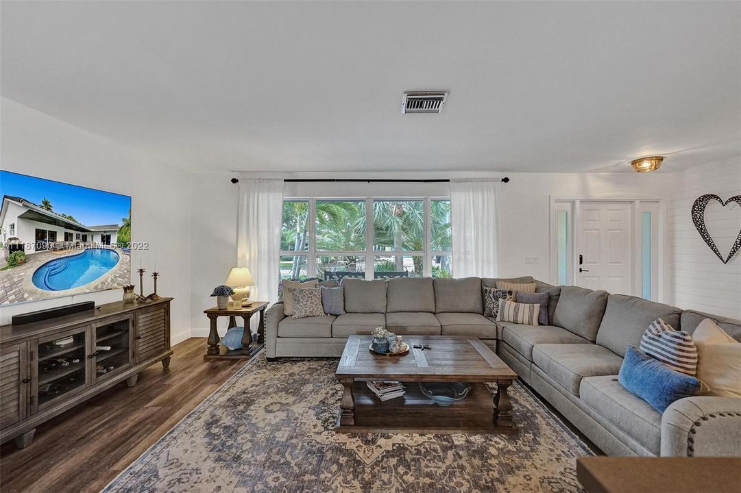 Recently Sold: $2,190,000 (4 beds, 3 baths, 2170 Square Feet)