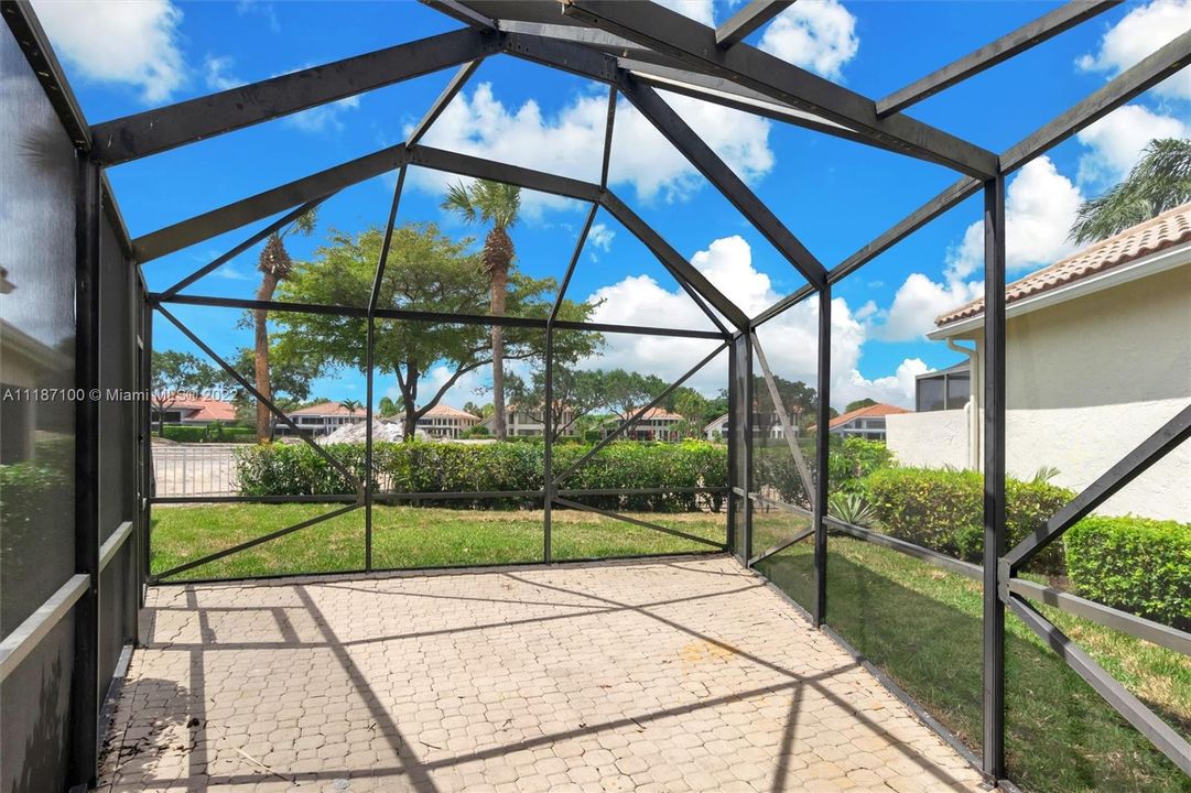 Recently Sold: $645,000 (2 beds, 2 baths, 1667 Square Feet)