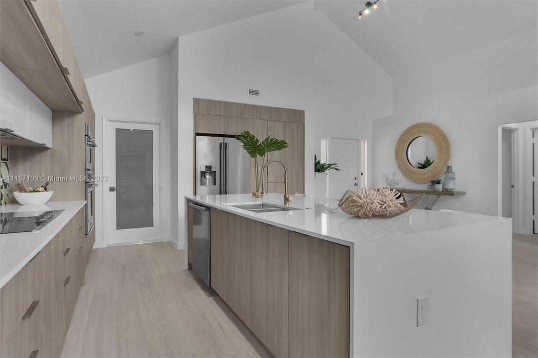 Recently Sold: $645,000 (2 beds, 2 baths, 1667 Square Feet)