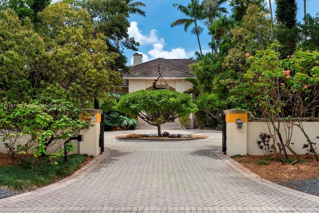 Recently Sold: $5,700,000 (6 beds, 5 baths, 6986 Square Feet)