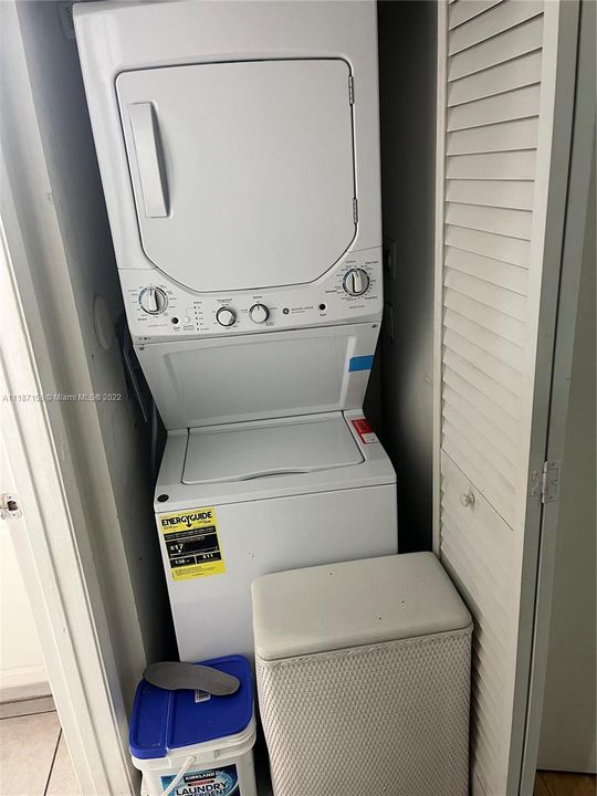 Recently Rented: $1,990 (2 beds, 2 baths, 854 Square Feet)