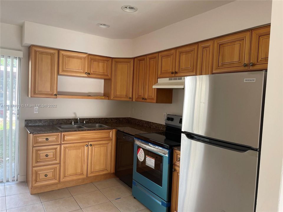 Recently Rented: $1,700 (2 beds, 1 baths, 820 Square Feet)