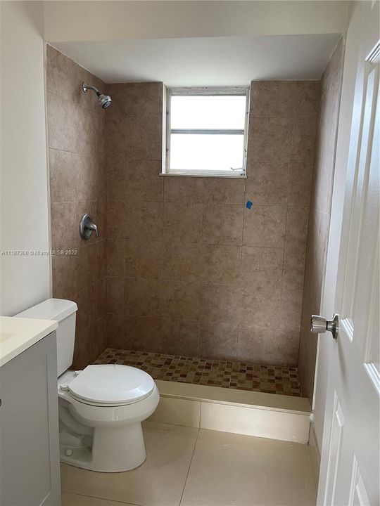 Recently Rented: $1,700 (2 beds, 1 baths, 820 Square Feet)