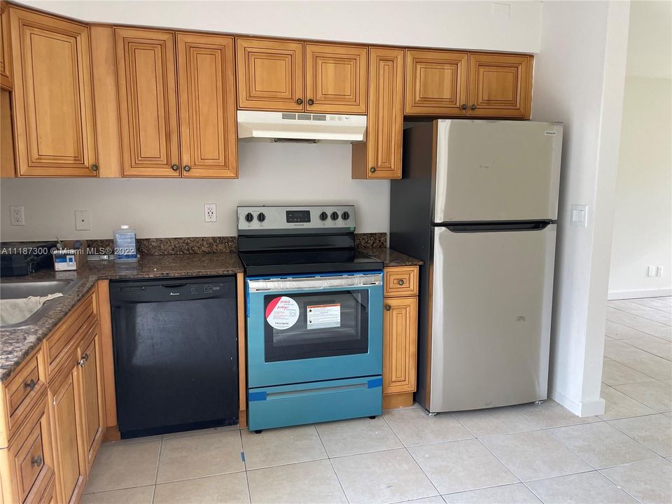 Recently Rented: $1,700 (2 beds, 1 baths, 820 Square Feet)