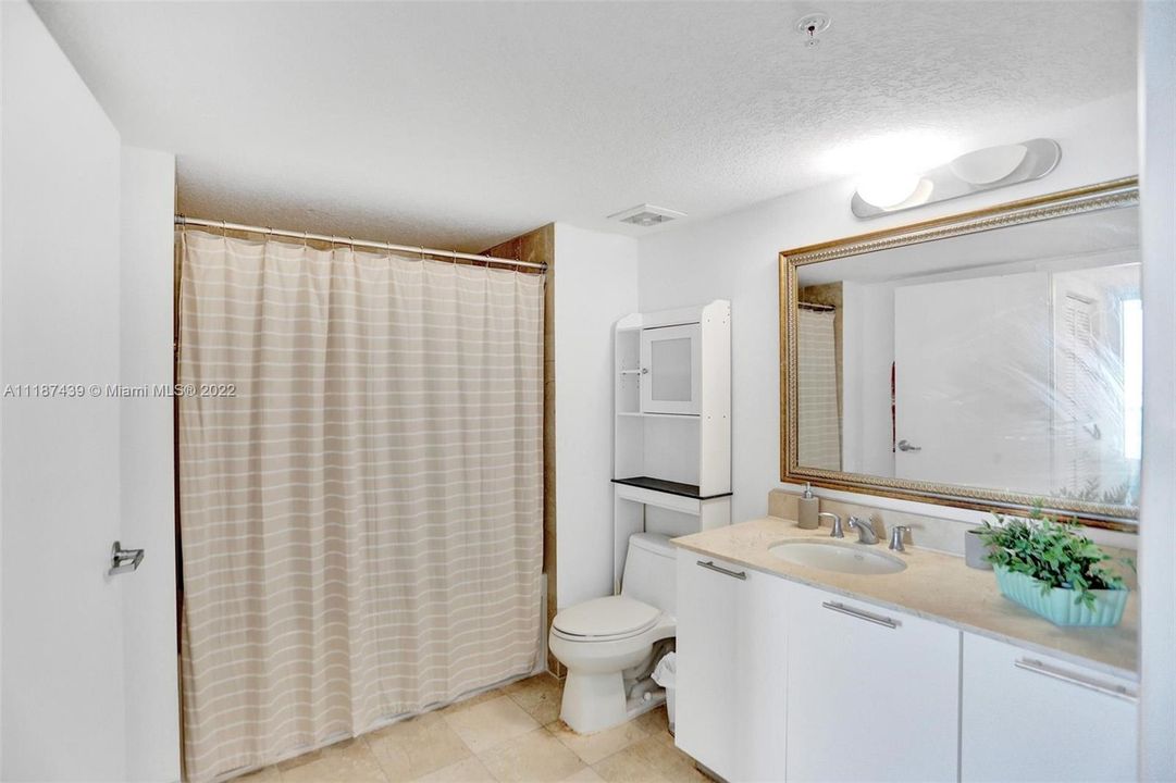 Recently Sold: $450,000 (1 beds, 1 baths, 841 Square Feet)