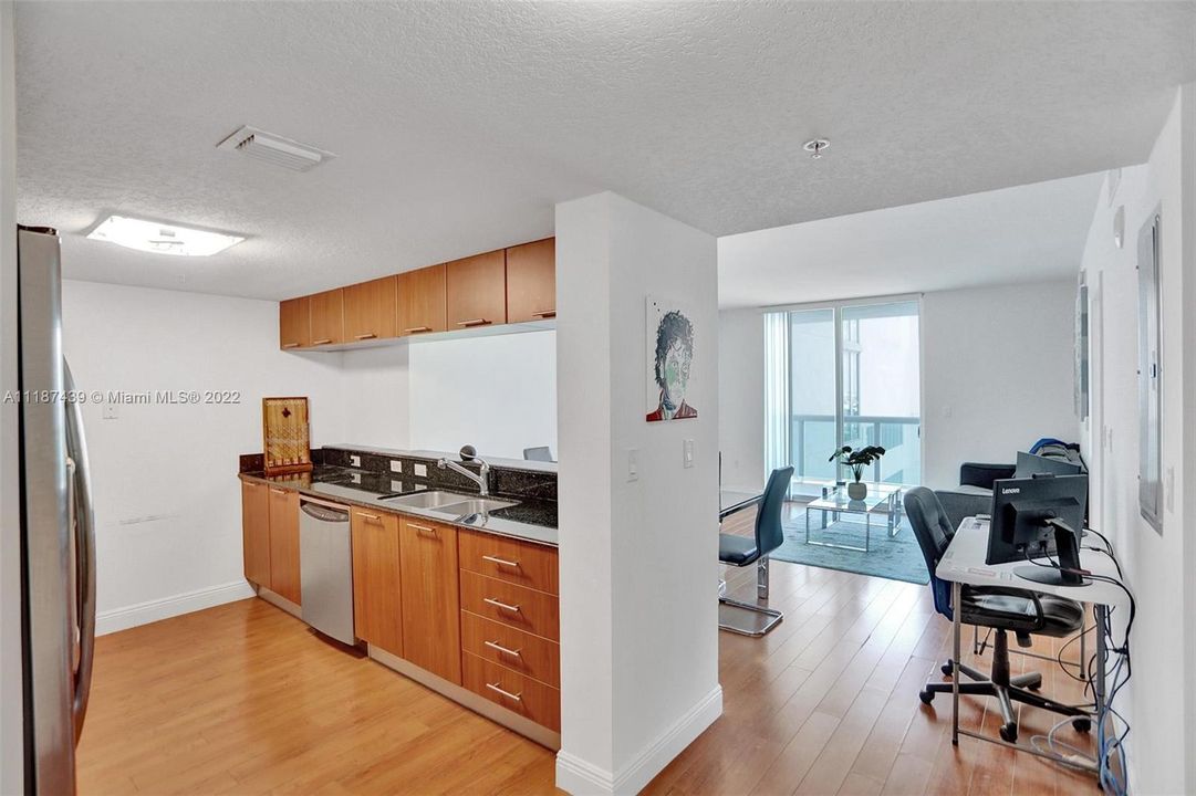 Recently Sold: $450,000 (1 beds, 1 baths, 841 Square Feet)