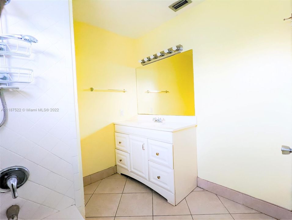 Recently Rented: $1,375 (1 beds, 1 baths, 13003 Square Feet)