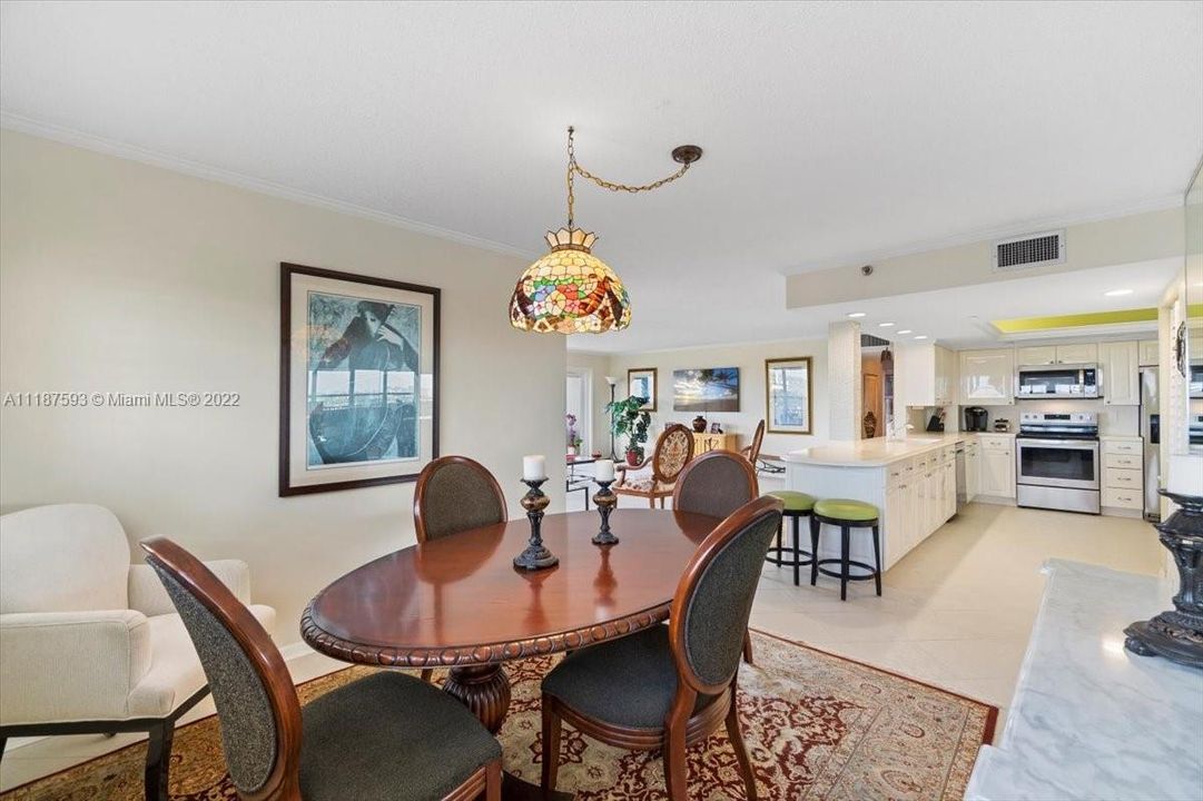 最近售出: $639,900 (2 贝兹, 2 浴室, 1669 平方英尺)